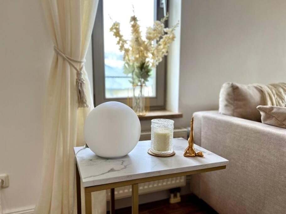 Bali Home Stylische Wohnung Mit Terrasse Шёнефельд Экстерьер фото