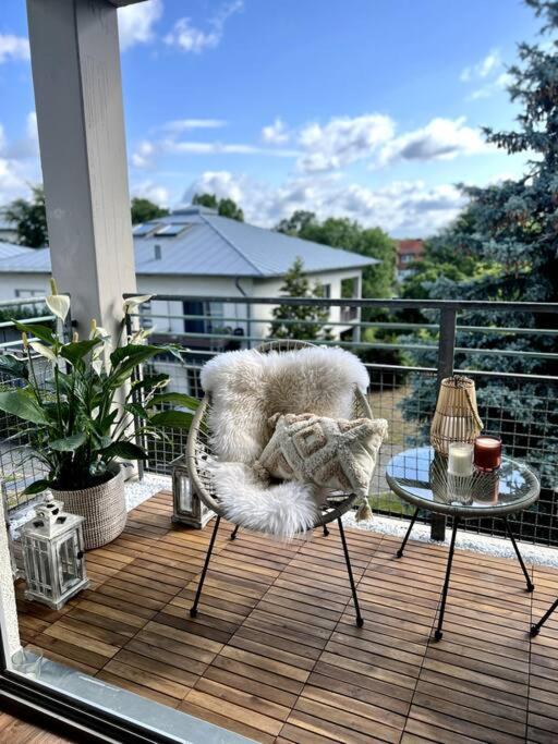 Bali Home Stylische Wohnung Mit Terrasse Шёнефельд Экстерьер фото