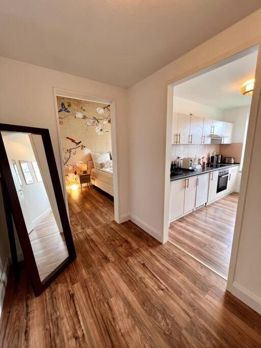 Bali Home Stylische Wohnung Mit Terrasse Шёнефельд Экстерьер фото
