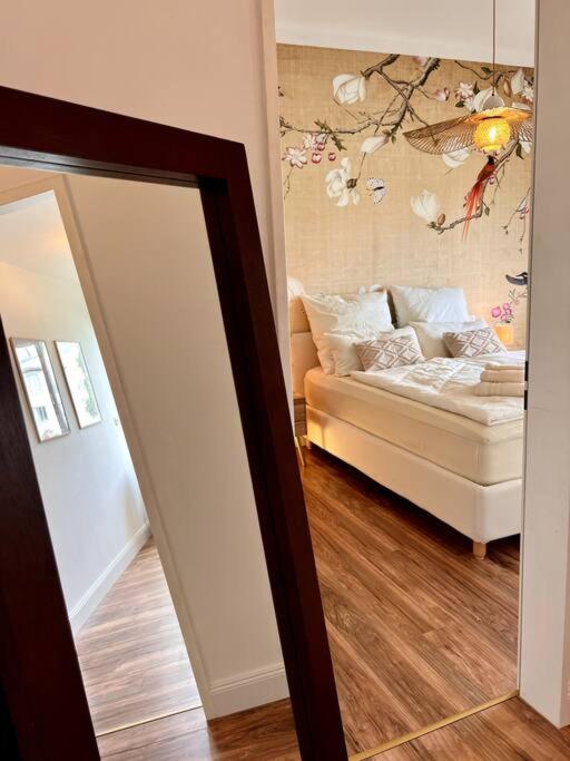 Bali Home Stylische Wohnung Mit Terrasse Шёнефельд Экстерьер фото